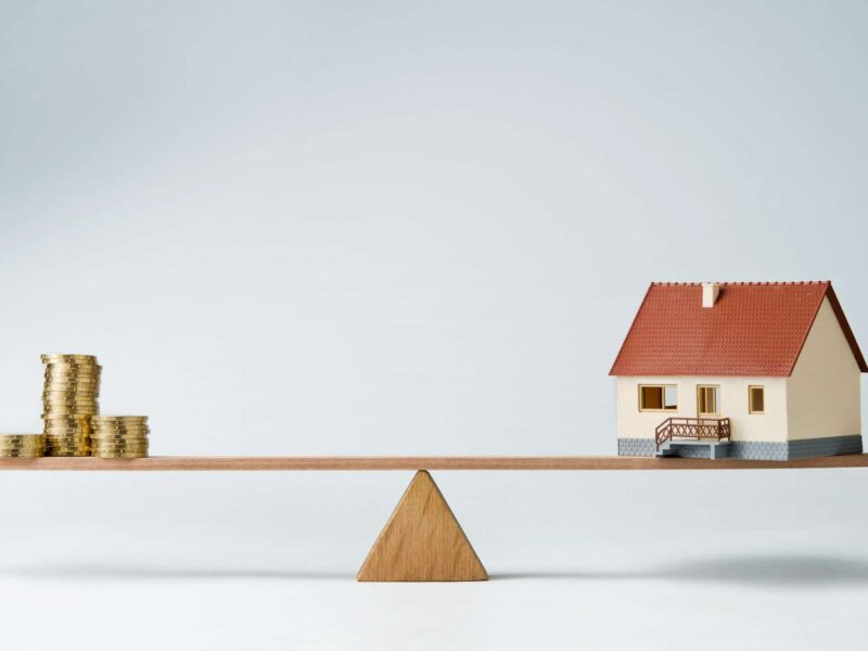 Évaluer l’impact de l’immobilier sur les niveaux de vie : les principaux éléments du débat
