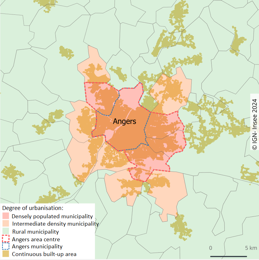 Angers and four adjacent municipalities, a densely populated centre with a population of 210,000